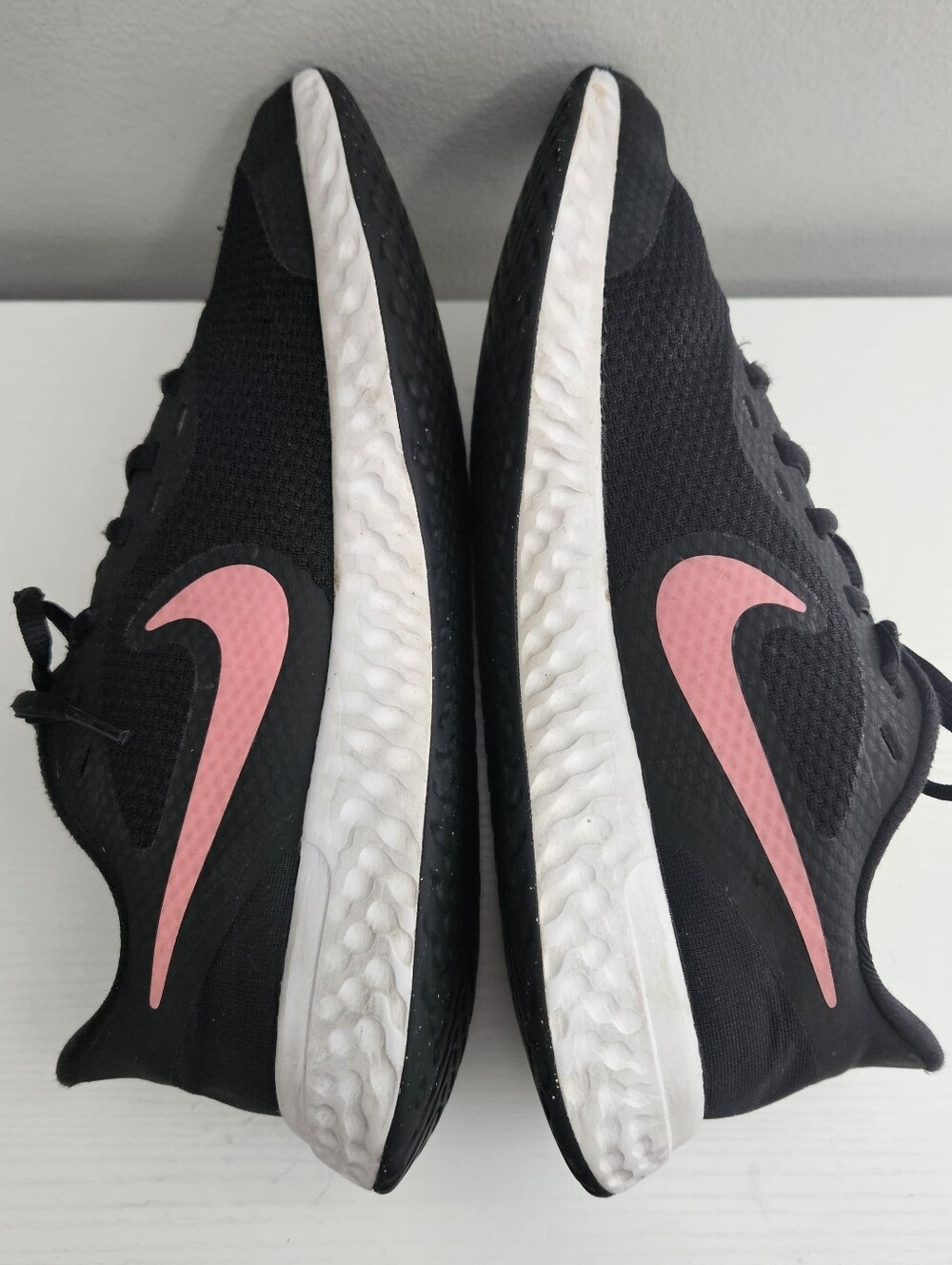 Sneakers - Picture 8 of 10